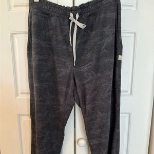 Vuori Performance jogger